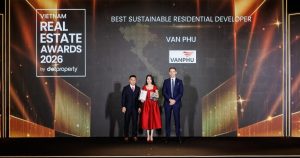 Đại diện Văn Phú nhận giải Best Sustainable Residential Developer Vietnam 2026