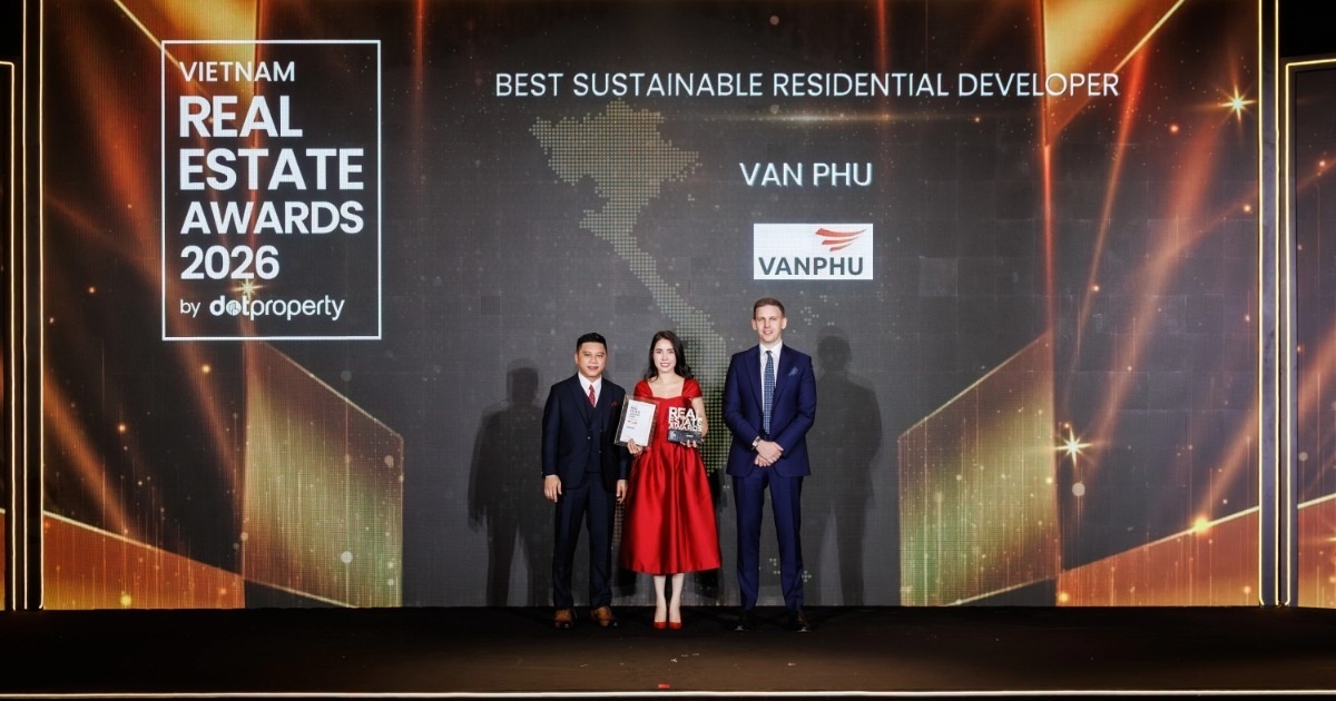Đại diện Văn Phú nhận giải Best Sustainable Residential Developer Vietnam 2026