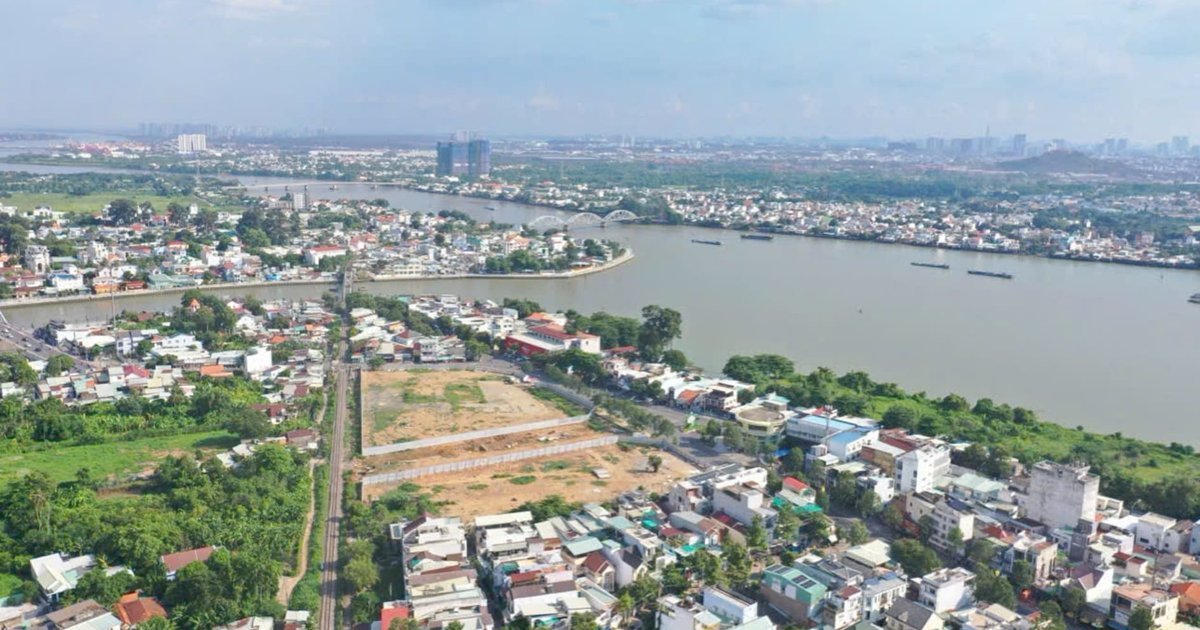 Toàn cảnh khu đất SOMA The First ba mặt giáp sông tại phường Trấn Biên, Đồng Nai nhìn từ trên cao